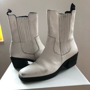 Vagabond white boots